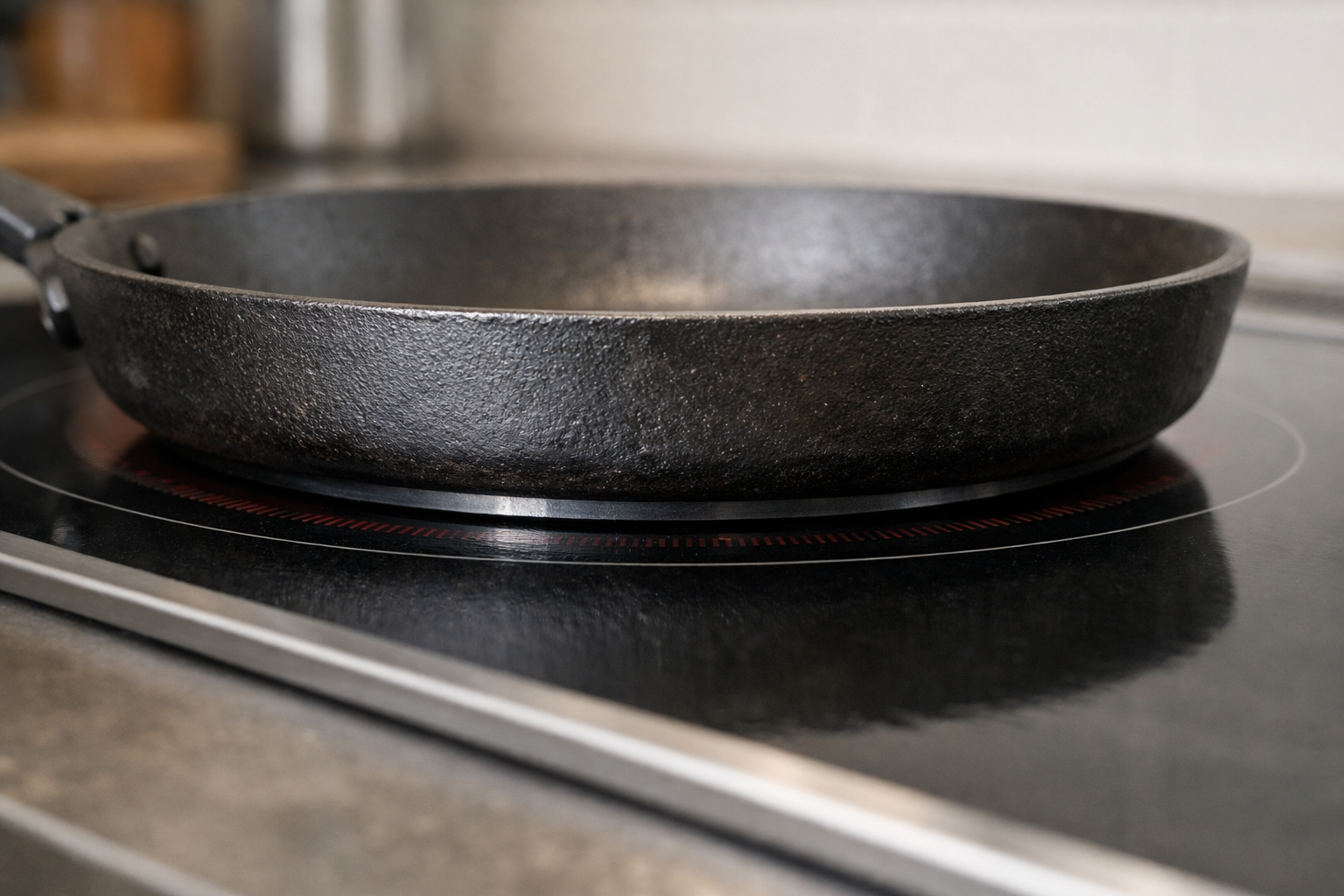 IHで鉄フライパンは使える？相性の良さと失敗しない選び方・使い方のイメージ