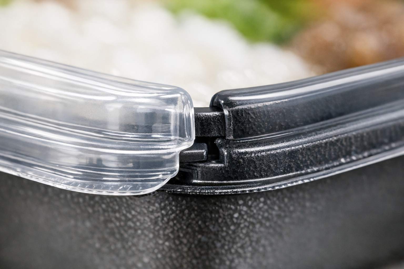 使い捨て弁当箱の蓋と本体の噛み合わせ部分（嵌合部）を拡大して説明する画像